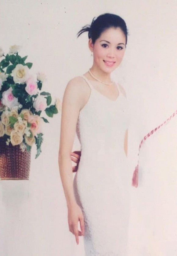 Có được hai tấm bằng đại học trong tay, Dạ Thảo quyết tâm tìm cách làm giàu. Hiện cô là một doanh nhân thành đạt và giàu có.