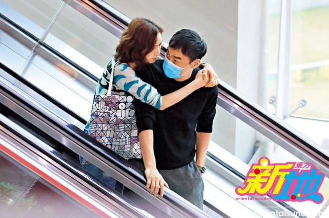 Lưu Thanh Vân và Quách Ái Minh được coi là cặp đôi mẫu mực trong giới giải trí Hong Kong. Hẹn hò 5 năm, kết hôn 22 năm, họ chưa từng để xảy ra các scandal tình cảm. Họ luôn ca ngợi đối phương là điểm tựa tinh thần, là người giúp mình hoàn thiện bản thân.
