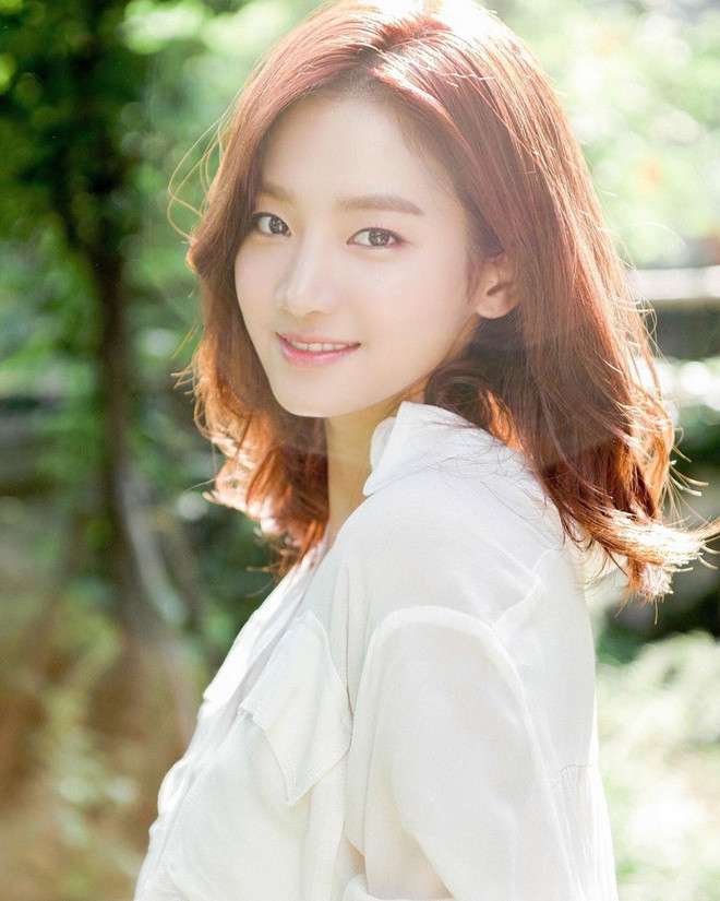 Khi biết Oh Ji Soo điều hành một đường dây buôn phấn bán hương, Bae Gyu Ri nhất quyết tham gia. Với cá tính phản nghịch, liều lĩnh, Bae Gyu Ri muốn mở rộng việc kinh doanh và dần đưa cả hai vào nguy hiểm.