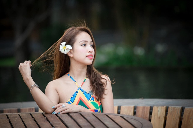 Vân Hugo từng là MC của nhiều chương trình trên sóng truyền hình như Đường lên đỉnh Olympia, Chinh Phục, Vietnam's Got Talent, Vì bạn xứng đáng... Cô cũng tham gia diễn xuất trong một số bộ phim như Nhật ký Vàng Anh, Hoa nở trái mùa, Zippo mù tạt và em… Gần đây, bà mẹ một con chủ yếu tập trung kinh doanh. Trên trang cá nhân, cô chia sẻ nhiều khoảnh khắc bình yên trong cuộc sống.