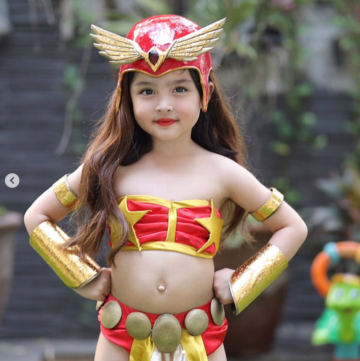 Vốn là diễn viên có thu nhập thuộc hàng top ở Philippines, tiết lộ của Rivera khiến nhiều khán giả bất ngờ. Về phía con gái của ngôi sao sinh năm 1984, do tiếp xúc với việc đóng quảng cáo từ sớm, Zia tỏ ra thích thú với công việc.