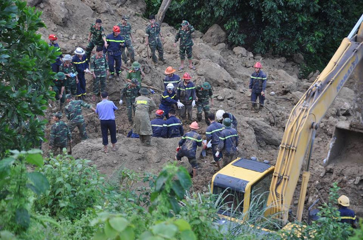 Mưa lũ đã khiến 189 nhà bị sập (Sơn La: 50 nhà, Yên Bái: 65 nhà, Hòa Bình: 32 nhà, Thanh Hóa: 36 nhà, Nghệ An: 04 nhà, Hà Tĩnh: 02 nhà); 30.827 nhà bị ngập (Sơn La: 43 nhà, Yên Bái: 1.705 nhà, Phú Thọ: 424 nhà, Hà Nội: 295 nhà, Hà Nam: 8.667 nhà, Thanh Hóa: 17.604 nhà, Hà Tĩnh: 2.089 nhà); 1.948 nhà phải di dời khẩn cấp (Sơn La: 142 nhà, Yên Bái: 386 nhà, Phú Thọ: 58 nhà, Hòa Bình: 900 nhà, Hà Nội: 70 nhà, Hà Nam: 238 nhà, Nghệ An: 154 nhà).
