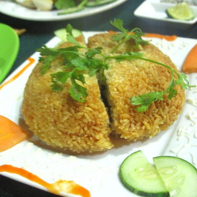 Khi cho một miếng xôi thằng Bờm vào miệng, cảm nhận vị giòn rụm của lớp vỏ bên ngoài, cái dẻo mềm của lớp nếp pha quyện vị ngọt nhẹ của nước gà được tiết ra từ phần nhân không gì ngon sánh bằng.