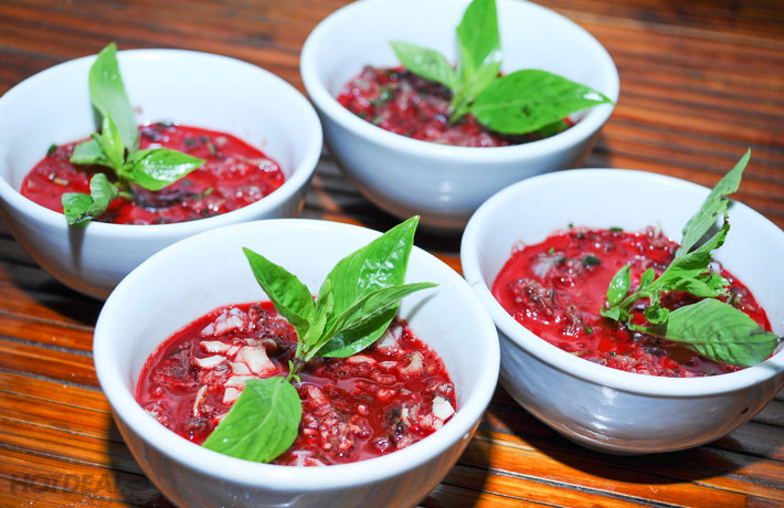 Tiết canh của Việt Nam: Là món ăn đầu tiên không thể bỏ qua trong danh sách những món ăn từ tiết động vật kinh dị nhất thế giới. Ảnh: Biển đảo 24h.