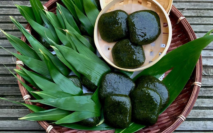 Bắc Kạn thì nổi tiếng với món bánh ngải được chế biến từ gạo nếp nương và rau cải. Bánh ngải có màu xanh đặc trưng của thiên nhiên, hình thù và cách làm gần giống với bánh dày của người miền xuôi.