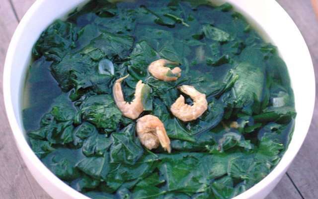 Canh rau ngót Nhật nấu với tôm khô cũng là một lựa chọn lý tưởng ai cũng có thể thực hiện.