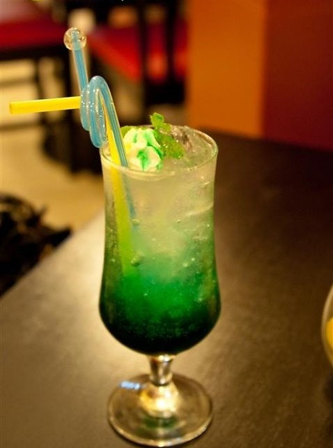 Lá bạc hà Nhật Bản cũng là nguyên liệu lý tưởng để pha một ly Mojito cho các bố thưởng thức.