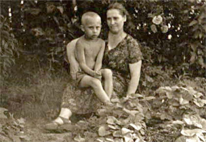 Hình ảnh thuở nhỏ Tổng thống Nga Vladimir Putin những năm 1950.