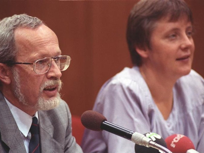Thủ tướng Đức Angela Merkel năm 1990.