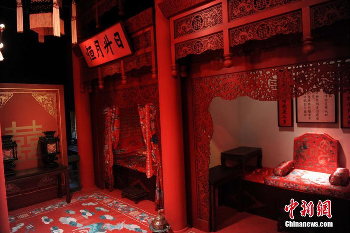 Bảo tàng đã phục dựng căn phòng tân hôn của hoàng đế Khang Hy. Ảnh: Chinanews.com.