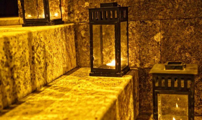 Những ngọn đèn vĩnh cửu này ở bên trong các cổ mộ giúp soi lối đường đi cho người chết sang thế giới bên kia.