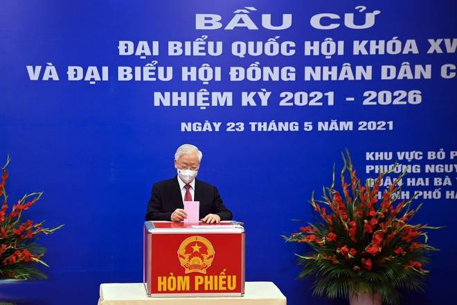 Sau khi bỏ phiếu, Tổng bí thư Nguyễn Phú Trọng cho biết với gần 70 triệu lá phiếu của cử tri cả nước để bầu ra 500 đại biểu Quốc hội, hơn 3.000 đại biểu HĐND cấp tỉnh; gần 30.000 đại biểu HĐND cấp huyện và hơn 240.000 đại biểu HĐND cấp xã, đây chính là cuộc bầu cử có quy mô lớn nhất từ trước đến nay. Tổng bí thư kêu gọi mỗi công dân hãy xác định được quyền và nghĩa vụ của mình, trực tiếp đi bầu để lựa chọn ra người xứng đáng đại diện trong Quốc hội và HĐND các cấp.