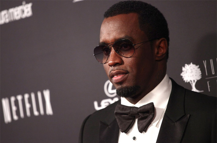 Rapper Sean Combs mỗi tuần bỏ ra 900.000 USD để chi cho các kỳ nghỉ trên du thuyền sang trọng. Sean còn mua tặng con trai 17 tuổi chiếc limousine giá gần 400.000 USD vì đã chăm chỉ học. Anh được coi là một trong những sao Hollywood bạo chi nhất.