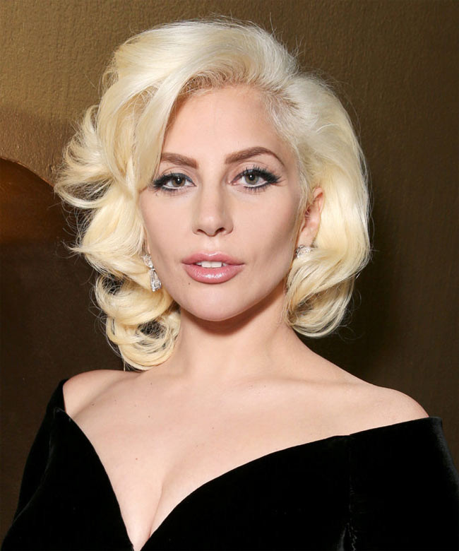 Lady Gaga đã chi 50.000 USD để trang bị cho mình một chiếc máy đo điện từ trường để đảm bảo xung quanh cô không có bóng ma nào, khi cô đi tour.