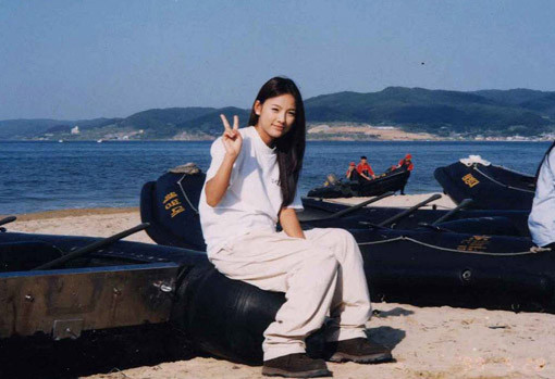 Lee Hyori được cho là một trong số ít nghệ sĩ xứ Hàn sở hữu nét đẹp tự nhiên không dao kéo. Điều đó được chứng minh khi xem lại những bức ảnh cách đây gần 20 năm của cô.