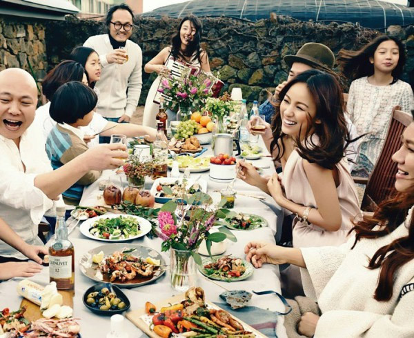 Kể từ khi kết hôn với nhạc sĩ Lee Sang Soon vào năm 2013, Lee Hyori được mọi người chú ý không bởi những hoạt động nghệ thuật mà bởi lối sống giản dị, gần gũi với thiên nhiên.