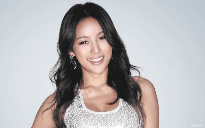 Ngôi sao sexy nhất xứ Hàn Lee Hyori được nhận xét là ngôi sao không thay đổi gì nhiều suốt 18 năm hoạt động nghệ thuật.