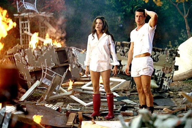 Brad Pitt và Angelina Jolie trên phim trường "Mr. & Mrs. Smith". Đây cũng là nơi nảy nở mối tình của Brad Pitt và Angelina Jolie, dù lúc đó Pitt đang là chồng chính thức của Jennifer Aniston.