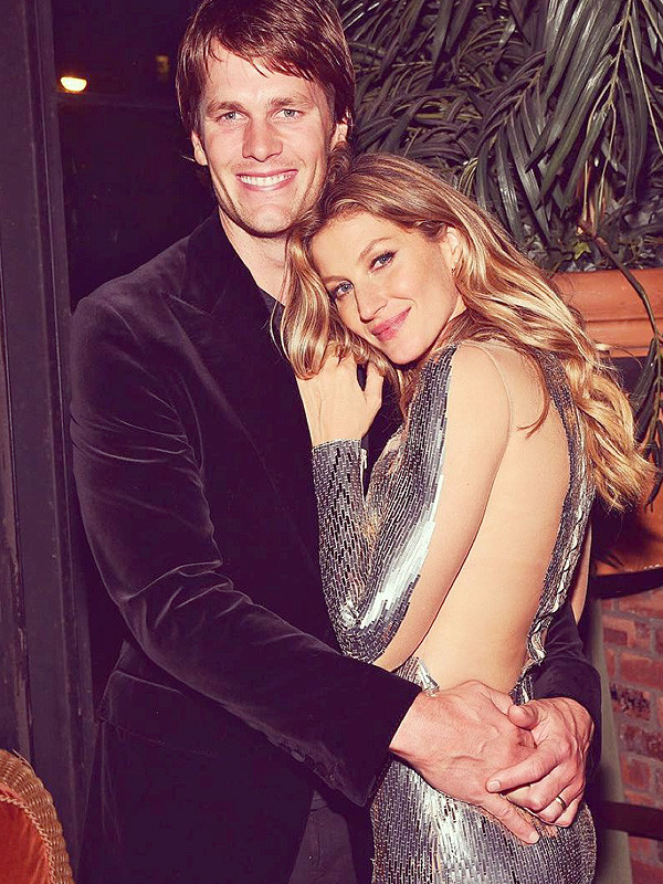“Tôi biết Tom là người ngay thẳng và tôi nhìn thấy điều đó trong mắt anh ấy”, siêu mẫu Gisele Bundchen tiết lộ lý do cô phải lòng Tom Brady ngay từ lần đầu gặp gỡ.