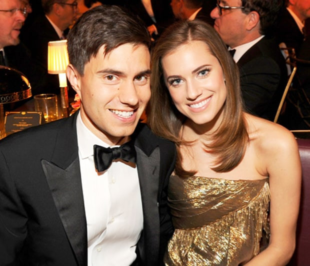 Nữ diễn viên Allison Williams và Ricky Van Veen, người đồng sáng lập website CollegeHumor và mới đây được ông chủ Facebook Mark Zuckerberg thuê về làm giám đốc sáng tạo chiến lược toàn cầu của Facebook là một cặp đẹp đôi ở Hollywood.