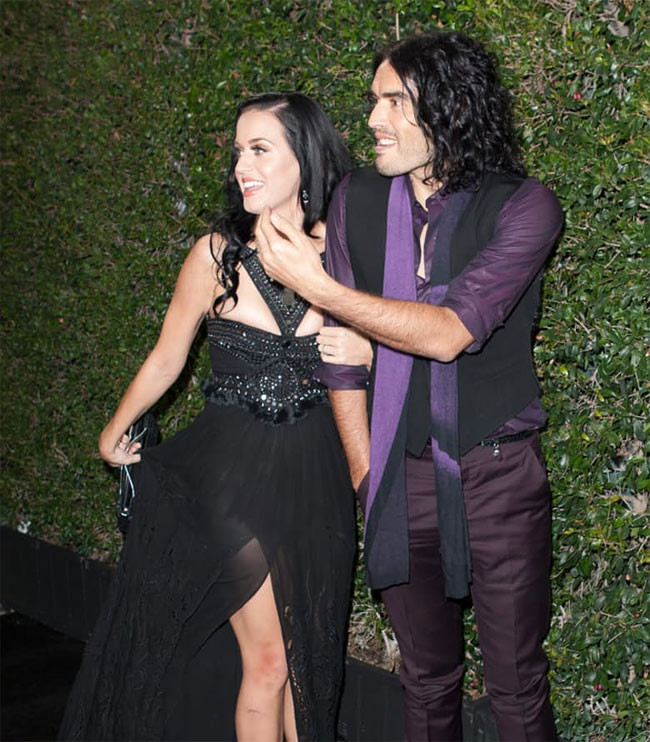 Mặc dù không còn bên nhau nhưng Katy Perry và Russell Brand được cho là một trong những cặp đôi giống nhau của Hollywood từ cấu trúc khuôn mặt, đôi môi tới mái tóc đen.