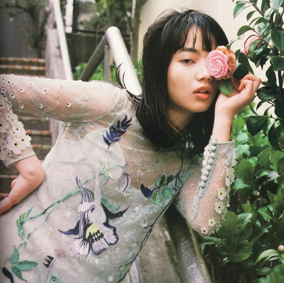 Ngoài diễn viên, Nana Komatsu còn là một người mẫu nổi tiếng ở đất nước hoa anh đào.