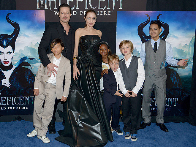 Maddox, cậu con trai cả trong nhà, chính là đứa trẻ mà Brad Pitt đã mắng khi đi trên máy bay riêng và cũng vì thế mà anh bị tố tội hành hạ con.
