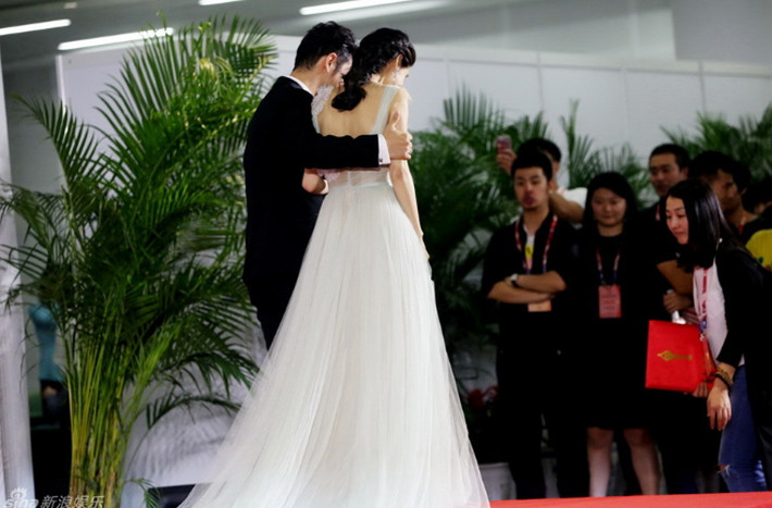 Angelababy và Huỳnh Hiểu Minh tổ chức đám cưới xa hoa, lãng mạn vào ngày 8/10/2015.