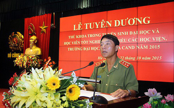 3. Cựu thượng tướng Trần Việt Tân, Cựu thứ trưởng Bộ Công an bị TAND Cấp cao tại Hà Nội tuyên án 36 tháng tù giam về tội "Thiếu trách nhiệm gây hậu quả nghiêm trọng" liên quan vụ án Phan Văn Anh Vũ (tức Vũ "nhôm") thâu tóm nhà đất công sản ở TP HCM và Đà Nẵng. Kết luận điều tra cho thấy ông Trần Việt Tân được xác định là người ký nhiều văn bản tạo điều kiện thuận lợi cho Vũ "nhôm" thâu tóm nhà đất công sản, gây thiệt hại lớn cho nhà nước.