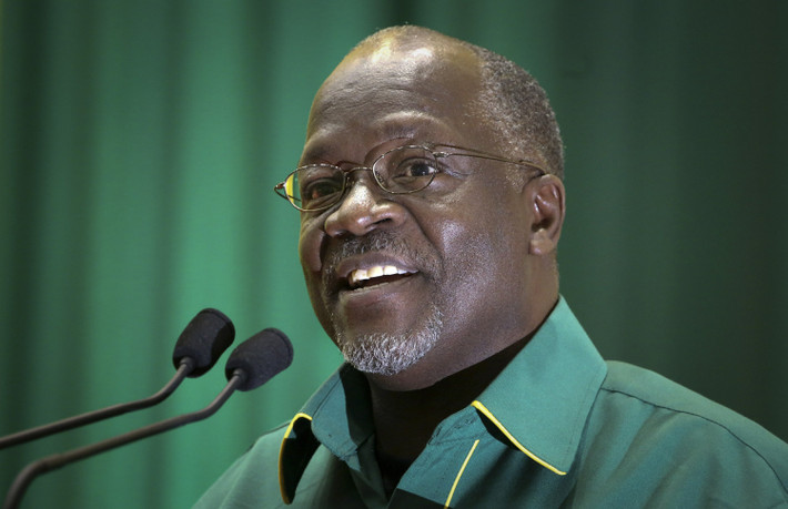 Về sau, ông Magufuli chuyển hướng sang hoạt động chính trị và đạt được nhiều thành tựu. Trong số này, ông trở thành Bộ trưởng Lao động từ năm 2010.