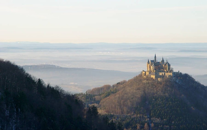 Ngày nay, lâu đài Hohenzollern thuộc sở hữu của hoàng tử George Frederick - một thành viên của gia tộc Hohenzollern và là cháu của Nữ hoàng Victoria.