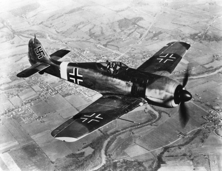 Sau khi trình lên Hitler và được thông qua, dự án "Selbstopfer" được triển khai. Đơn vị phi công cảm tử của Đức quốc xã được gọi là "Echelon số 5".