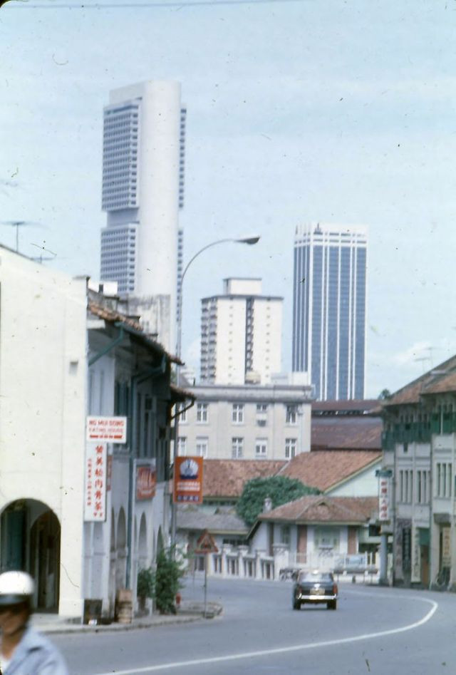 Một con đường xanh - sạch ở Singapore.
