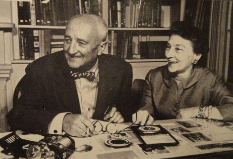 Sinh năm 1892 tại vùng nông thôn tiểu bang Indiana, Elizebeth Smith Friedman là vợ của William Friedman - tên tuổi lớn trong giới giải mã thế giới. Không thua kém chồng, bà Elizebeth cũng là một chuyên gia mật mã xuất sắc.
