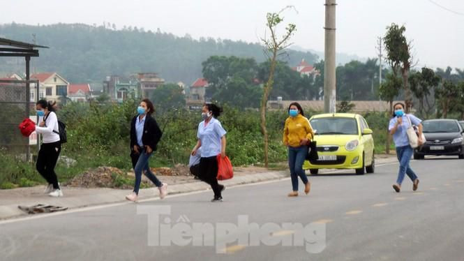 Ngay sau khi phản ánh nội dung trên, sáng 17/3 UBND tỉnh Hải Dương đã vào cuộc kiểm tra, xác minh. Cùng thời điểm này, Công ty Eastech đã cho công nhân nghỉ, hàng trăm người ùn ùn tháo chạy khỏi công ty này.