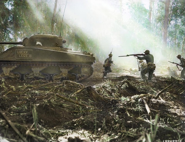 Mỹ triển khai xe tăng M4 Sherma trong cuộc chiến chống Nhật Bản tại Bougainville - một hòn đảo ở Papua New Guinea tháng 2/1943.