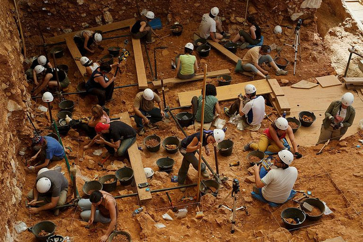 Về sau, các chuyên gia xác định những người sống cách đây 800.000 năm bị bộ tộc đối thủ giết chết và ăn thịt.