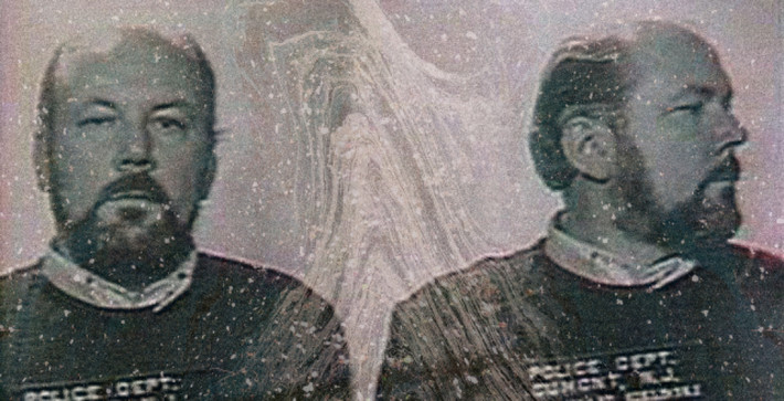 Kuklinski bỏ học năm lớp 8 và có sở thích quái dị là giết những con mèo của hàng xóm. Do bỏ học từ sớm nên gã làm nhiều công việc lặt vặt để kiếm sống.