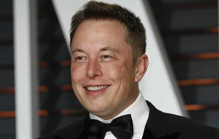 Vài giờ sau, Elon Musk đăng một dòng tweet khác và sửa lại chi tiết về con số 500.000 và cho biết thêm số xe giao hàng thực tế sẽ là 400.000 chiếc.