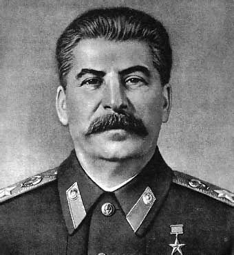 Trong cuộc chiến với binh sĩ phát xít Đức ngày 16/7/1941, Dzhugashvili bị bắt làm tù binh và đưa đến nhiều trại giam trước khi bị giam cầm ở trại tập trung Sachsenhausen.
