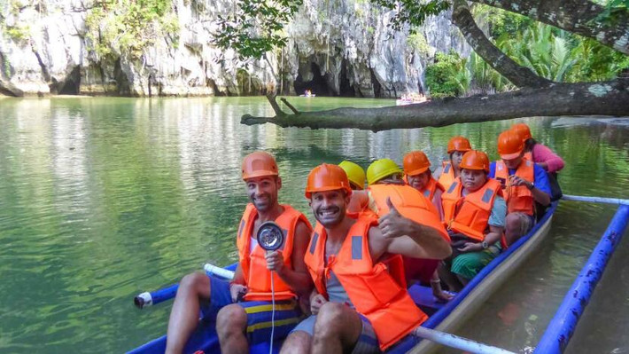 Puerto Princesa ở Philippines là sông ngầm dài nhất thế giới. Dòng sông này có chiều dài 8,2 km.