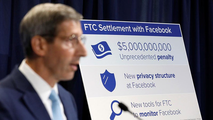 Năm 2019, FTC phạt Facebook 5 tỷ USD vì vi phạm bảo mật người dùng. Đây là mức phạt kỷ lục mà Ủy ban thương mại Liên bang Mỹ áp dụng đối với một hãng công nghệ. Cũng trong năm 2019, Facebook công bố kế hoạch ra mắt tiền ảo Libra và điều này khiến Zuckerberg một lần nữa ra Quốc hội điều trần về tác động tài chính cũng như các quy định liên quan đến tiền ảo vào tháng 10/2019.