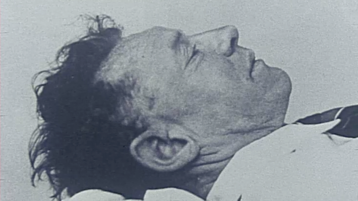 Vào sáng ngày 1/12/1948, thi thể một người đàn ông bí ẩn được phát hiện ở bờ biển Somerton. Sự việc này bắt đầu một vụ án bí ẩn trong lịch sử Australia mãi chưa thể phá án.