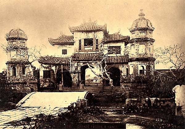 "An Nam tứ đại khí" là 4 bảo vật nổi tiếng của nước ta trong thời phong kiến bao gồm: Tháp Báo Thiên, chuông Quy Điền, vạc Phổ Minh và tượng phật chùa Quỳnh Lâm.