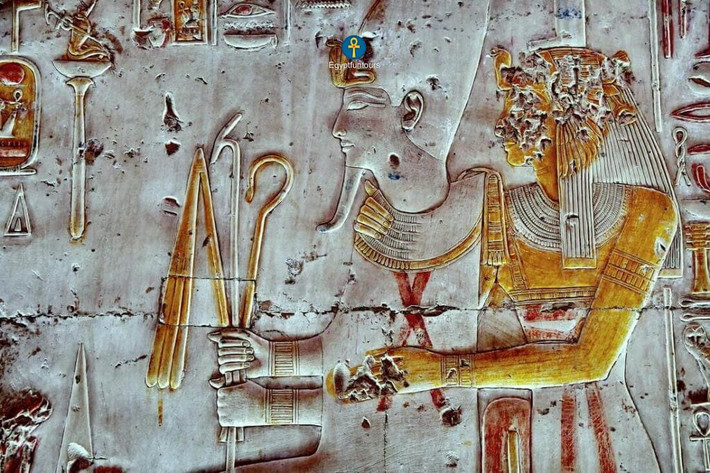 Trước cái chết của chồng, nữ thần Isis tìm được thi thể của Osiris và đưa về Ai Cập. Sự tàn ác của thần Seth chưa dừng lại ở đó. Vị thần chiến tranh này tiếp tục chặt thi thể anh trai thành 14 mảnh và đem rải khắp Ai Cập.