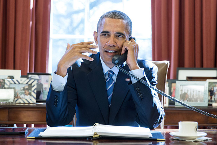 Cụ thể, ông Obama theo học Đại học Columbia và lấy bằng cử nhân Khoa học chính trị vào năm 1983. Từ năm 1985 - 1988, ông trở thành nhà hoạt động cộng đồng.