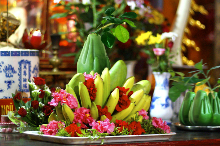 Cung kính nghĩ rằng thần linh Thổ địa sẽ tùy duyên ứng biến phù hộ cho gia đình chúng con được an cư, đạt được những điều mong ước, cho nhà cao cửa rộng, cho tăng tài tiến lộc, cho nhân vật hưng long.
