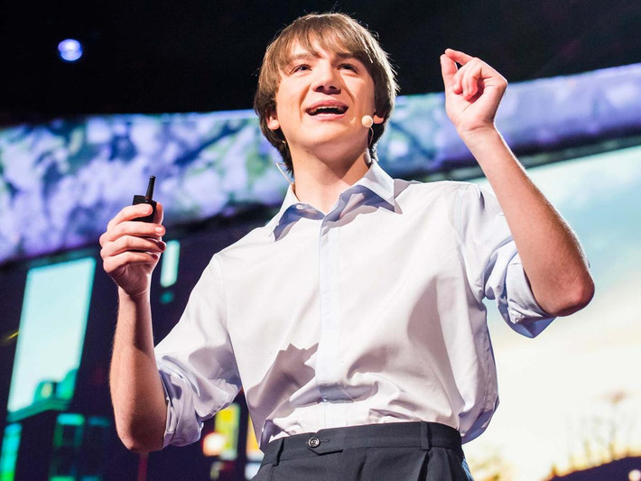 Sinh năm 1997, Jack Andraka (Mỹ) từng hoàn toàn không biết gì về ung thư. Tuy nhiên, cậu bắt đầu quan tâm và thực hiện nghiên cứu về vấn đề này sau khi một người thân của gia đình qua đời vì ung thư tuyến tụy năm 13 tuổi. Đến năm 18 tuổi, Andraka sở hữu bằng sáng chế quốc tế công nghệ tầm soát ung thư được đánh giá cao. Do vậy, cậu trở thành một trong những người trẻ nổi tiếng nhất thế giới.