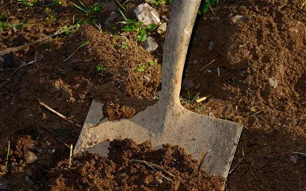 Trong trường hợp người được thông báo đã chết vẫn còn sống sẽ có thể rung chuông để mọi người xung quanh biết họ còn sống để tới giúp, tránh bị chôn sống.
