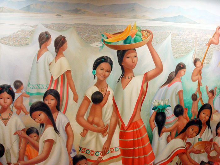 Giống như nhiều nền văn minh cổ xưa, nền văn minh Aztec theo chế độ đa thê. Theo đó, một người đàn ông ở Aztec có thể có nhiều vợ cùng lúc. Tuy nhiên, chỉ có cuộc hôn nhân với người vợ đầu tiên là được tổ chức lễ cưới. Người Aztec quan niệm, người đàn ông càng có nhiều vợ thì đồng nghĩa với việc người đó có địa vị, quyền lực cao trong xã hội.